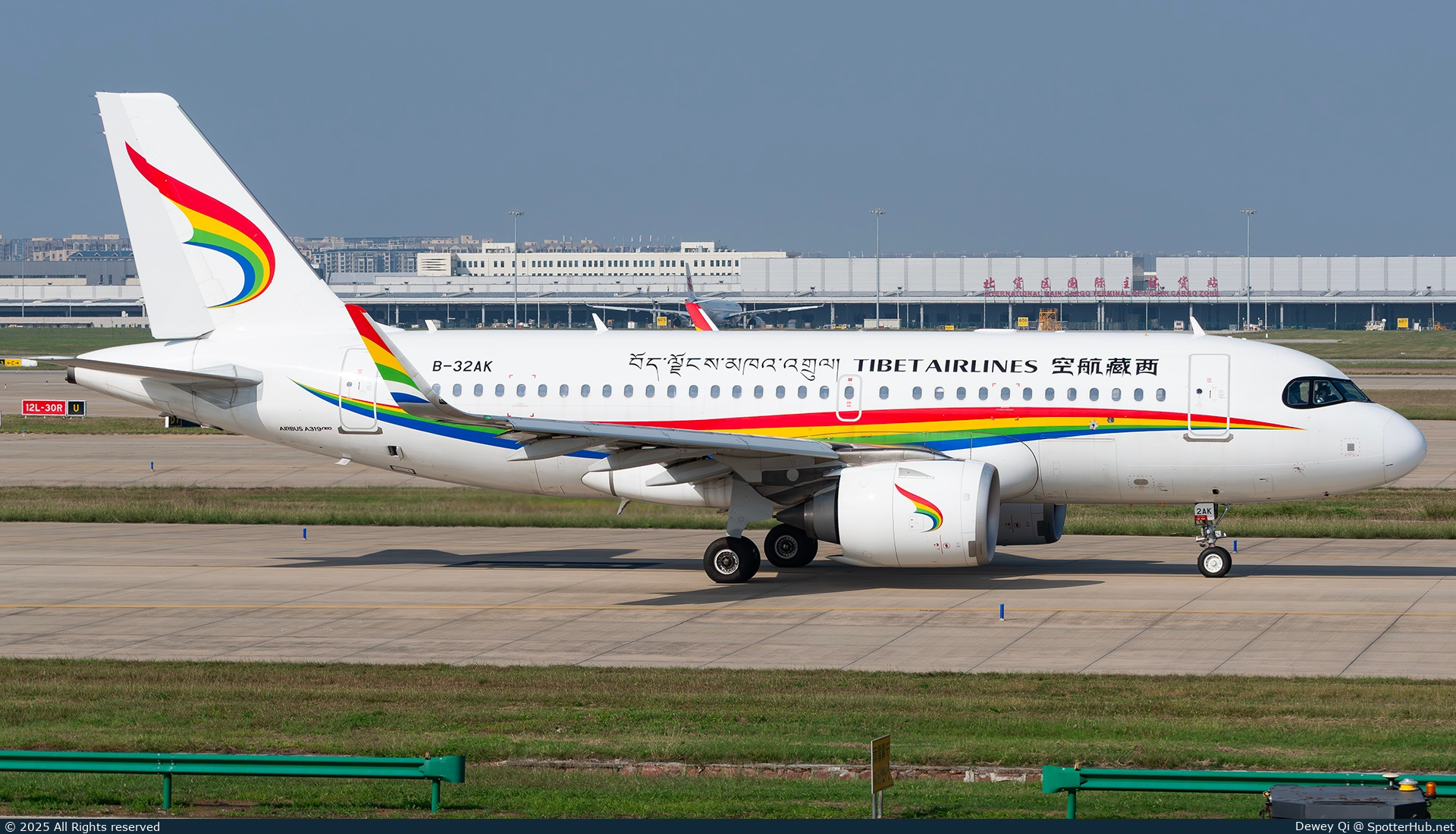 Photo of B-32AK - Airbus A319-153N operated by Tibet Airlines