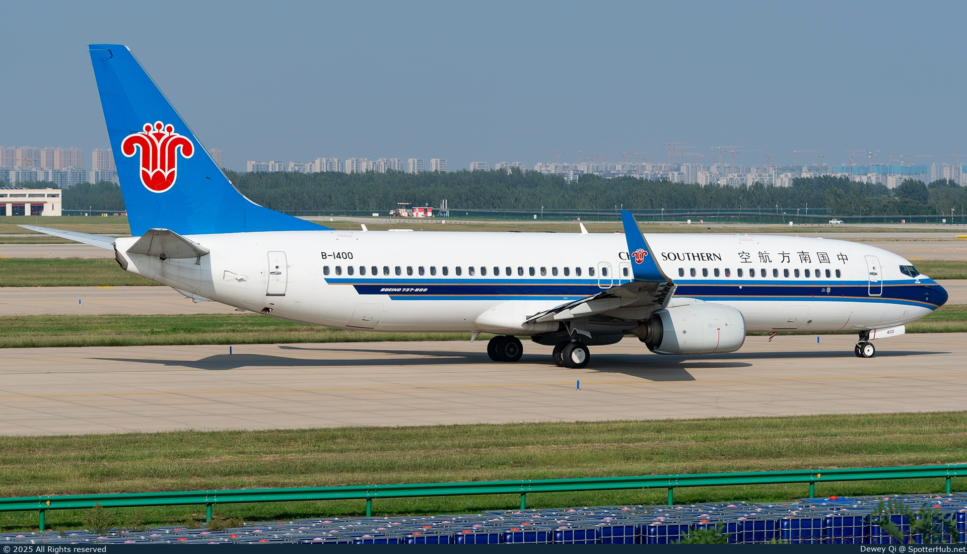 Photo of B-1400 - Boeing 737-81B operated by China Southern Airlines
