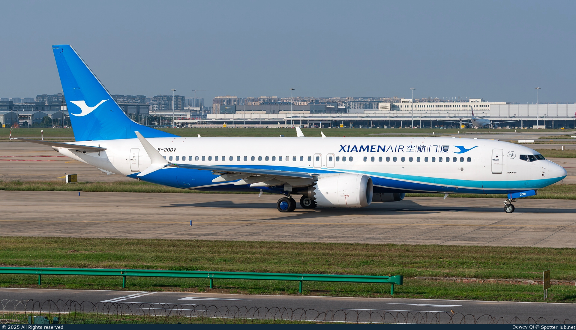 Photo of B-20DV - Boeing 737 MAX 8 operated by Xiamen Airlines