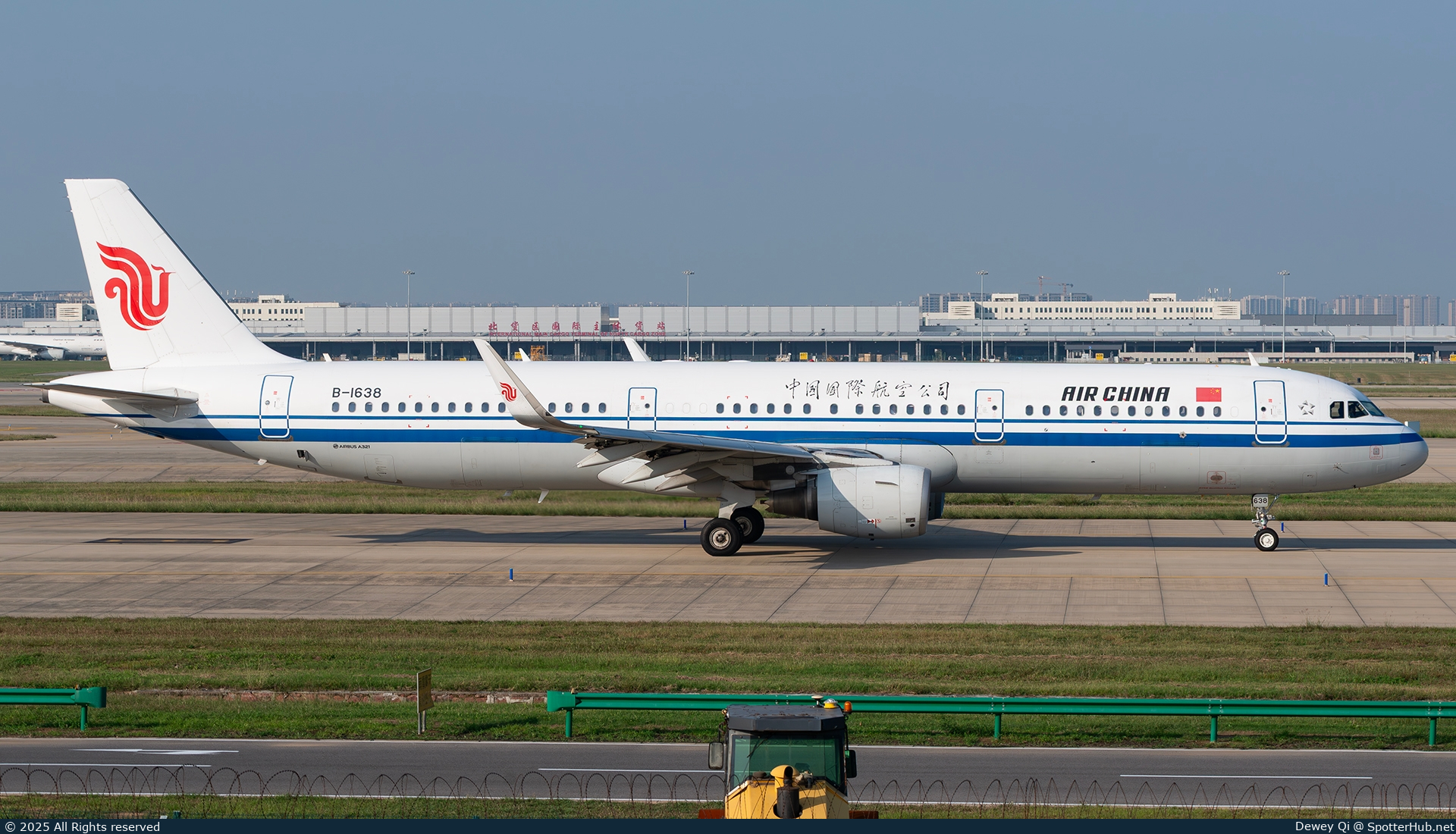 Photo of B-1638 - Airbus A321-213 operated by Air China