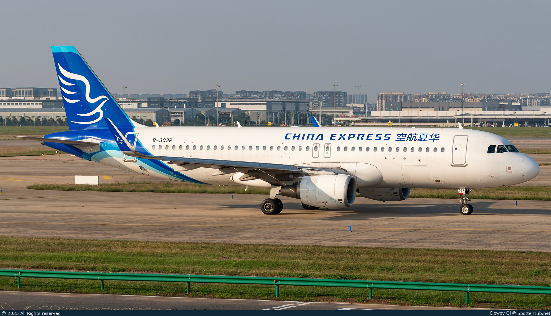 Photo of B-303P - Airbus A320-214 operated by China Express Airlines