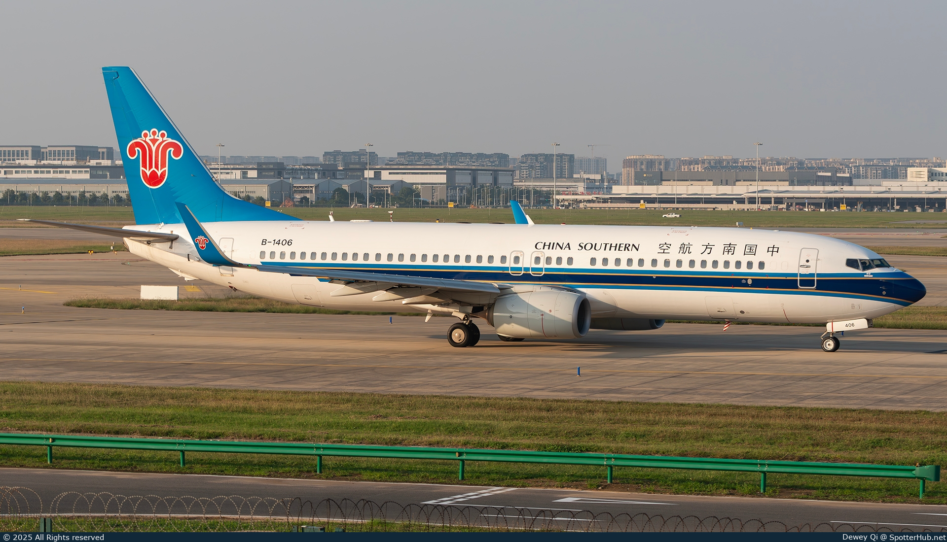 Photo of B-1406 - Boeing 737-81B operated by China Southern Airlines
