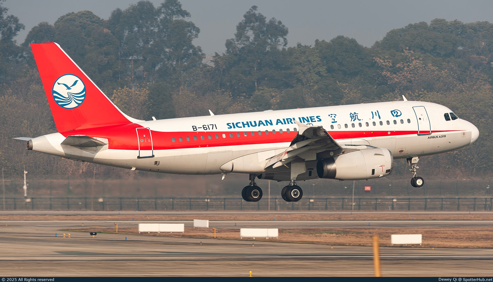 Photo of B-6171 - Airbus A319-133 operated by Sichuan Airlines