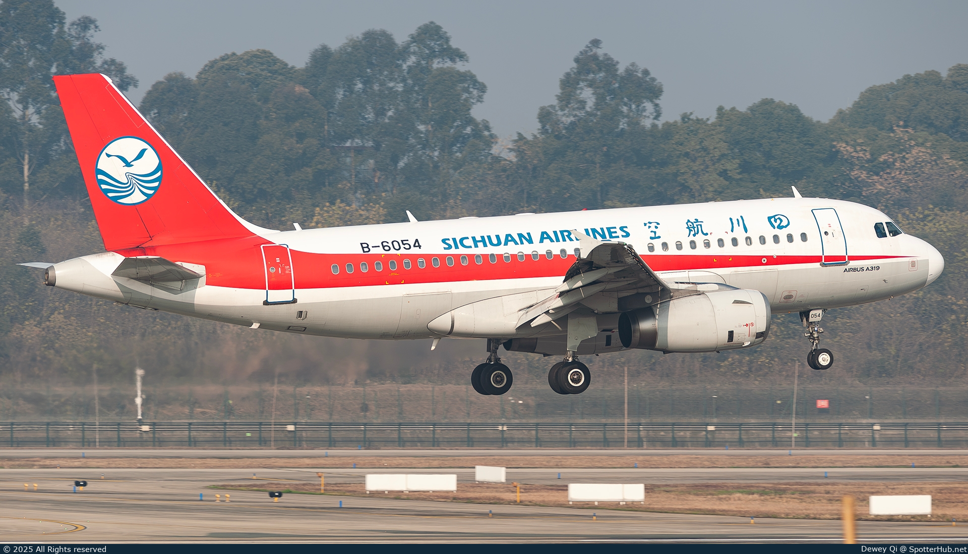 Photo of B-6054 - Airbus A319-133 operated by Sichuan Airlines