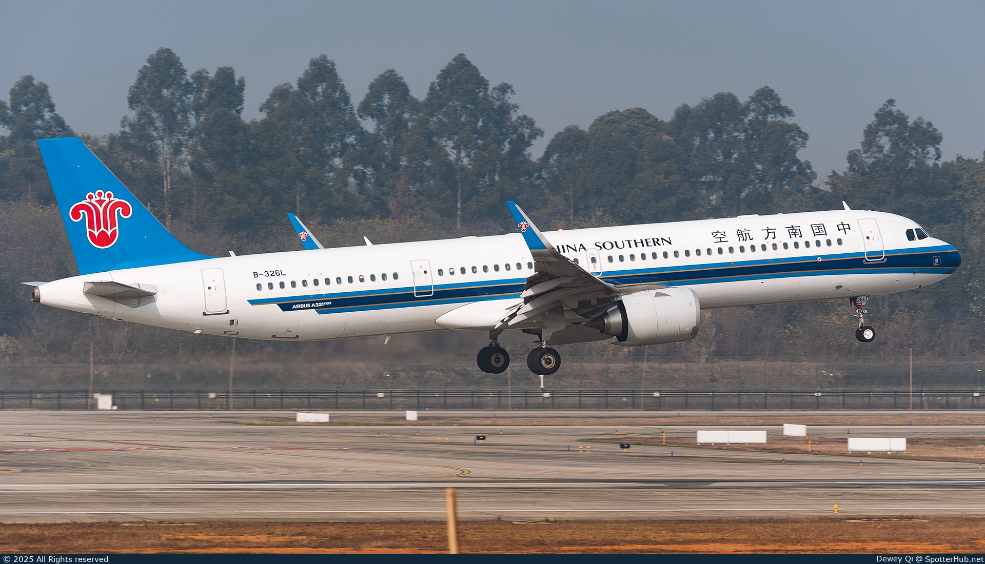 Photo of B-326L - Airbus A321-253NX operated by China Southern Airlines