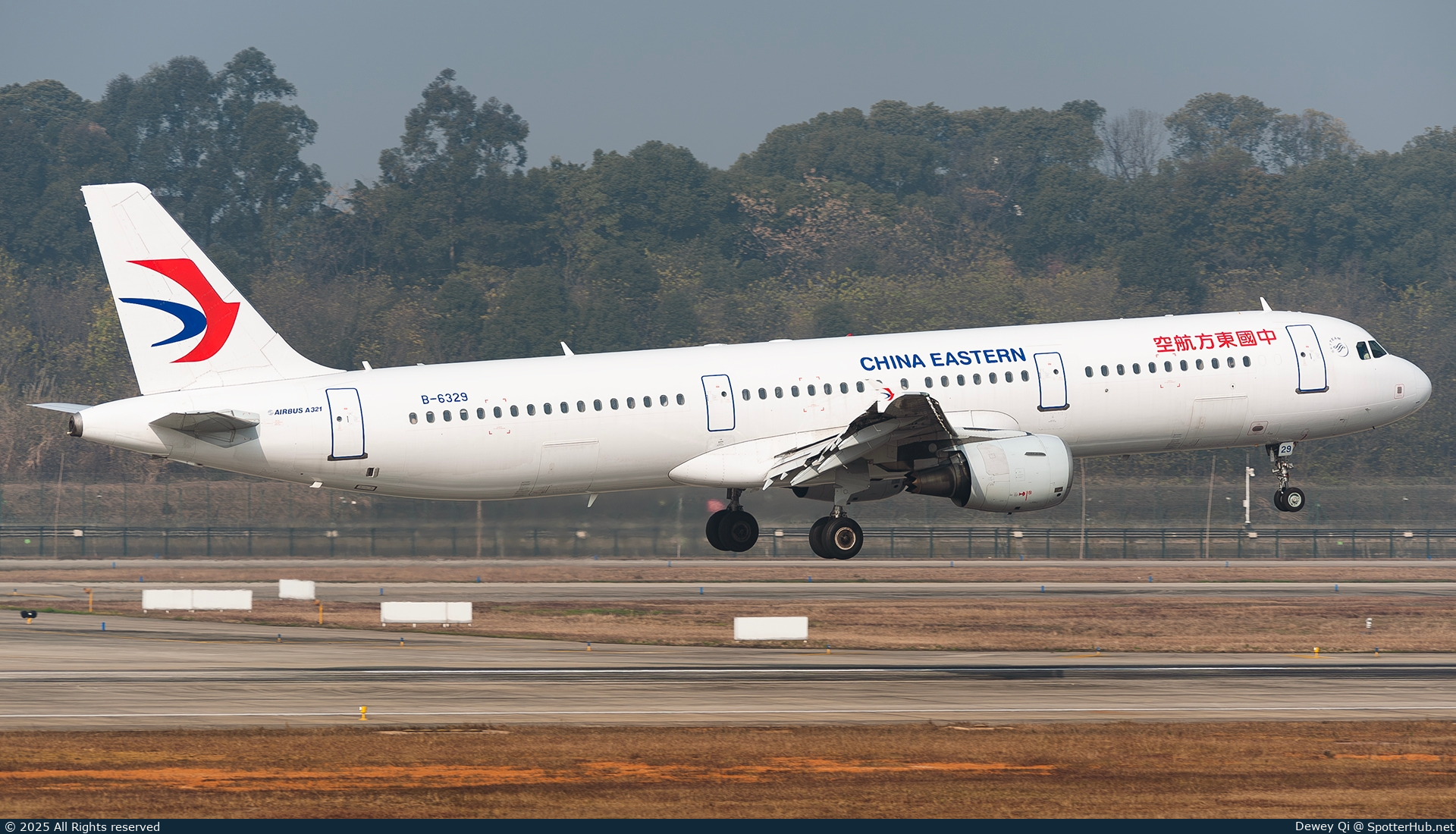 Photo of B-6329 - Airbus A321-211 operated by China Eastern Airlines