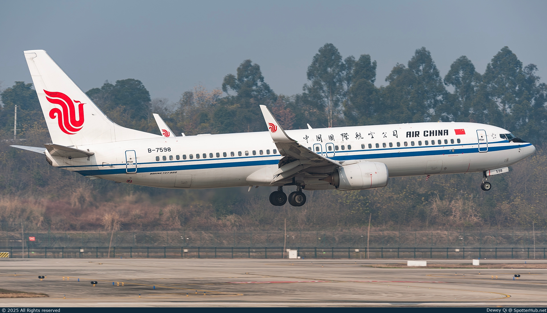 Photo of B-7598 - Boeing 737-89L operated by Air China