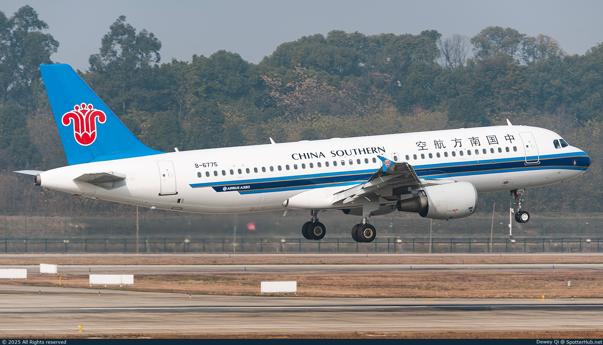 Photo of B-6775 - Airbus A320-214 operated by China Southern Airlines