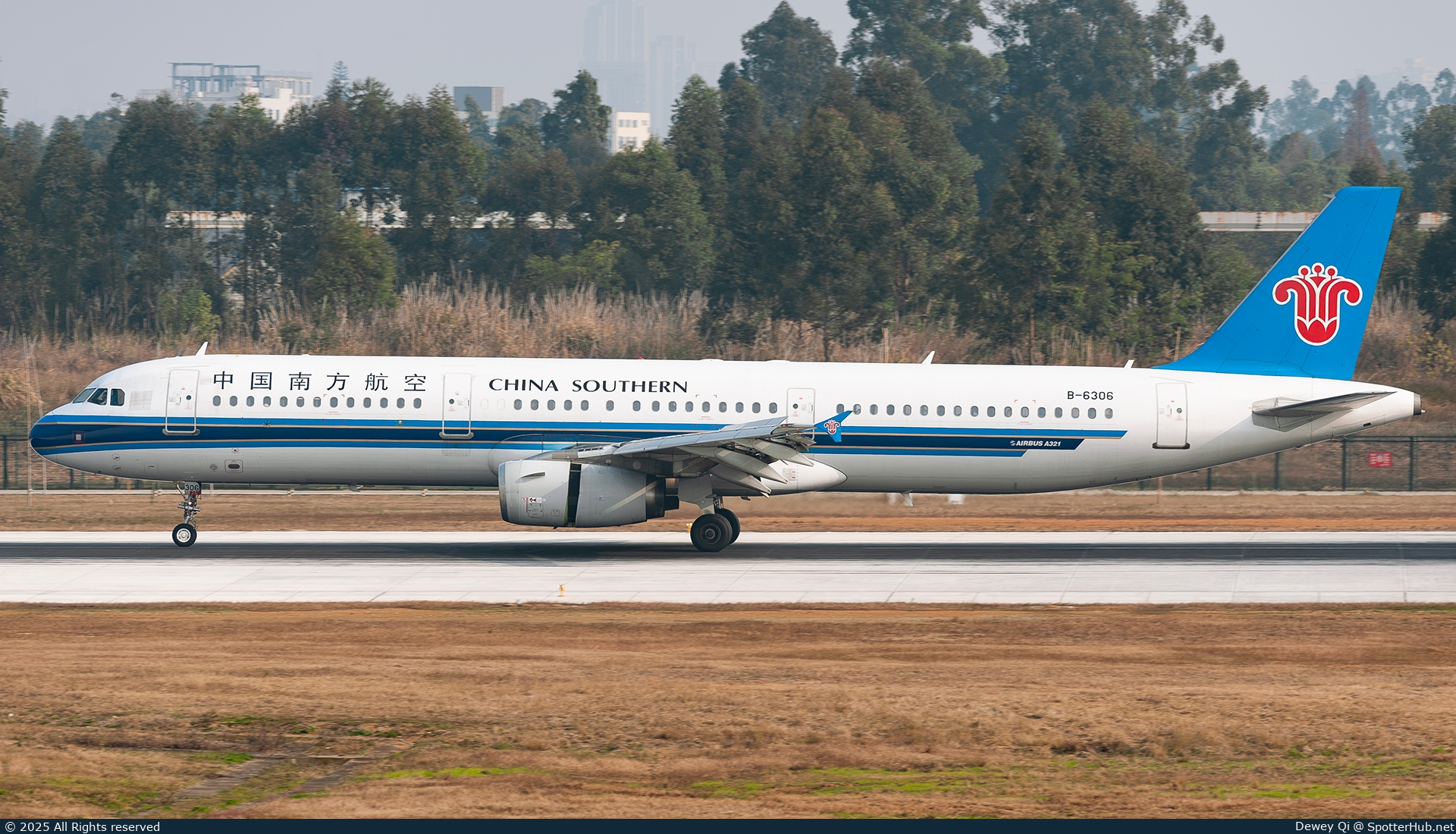 Photo of B-6306 - Airbus A321-231 operated by China Southern Airlines