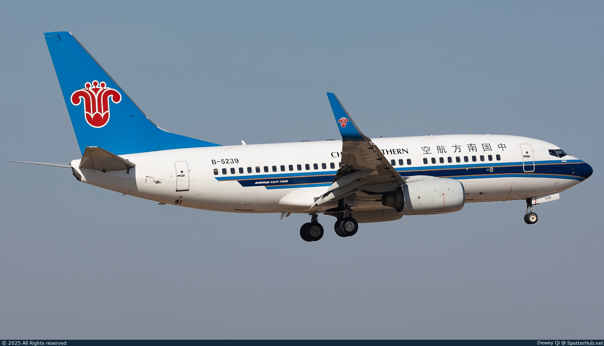Photo of B-5239 - Boeing 737-71B operated by China Southern Airlines