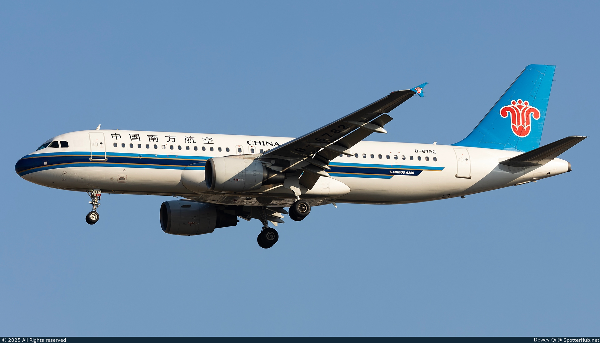 Photo of B-6782 - Airbus A320-214 operated by China Southern Airlines