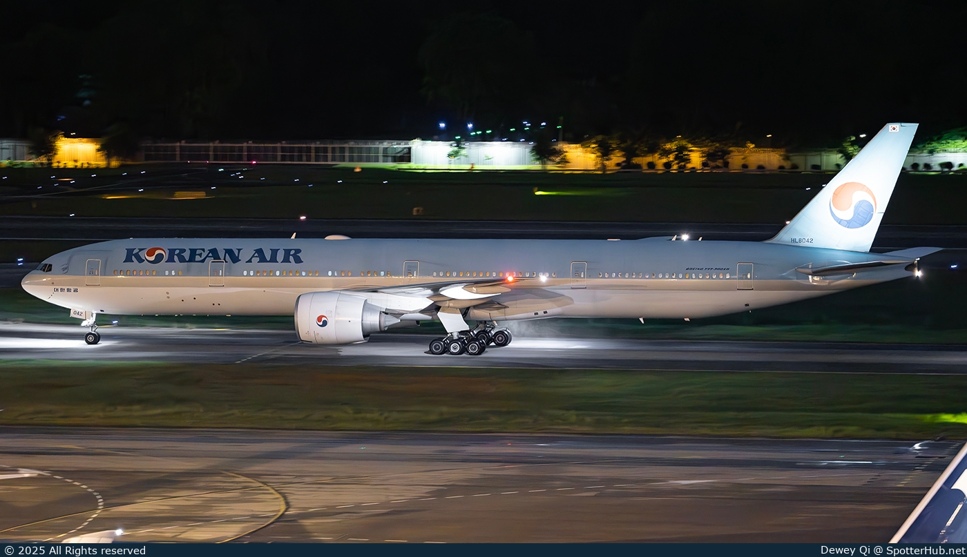 Photo of HL8042 - Boeing 777-3B5(ER) operated by Korean Air