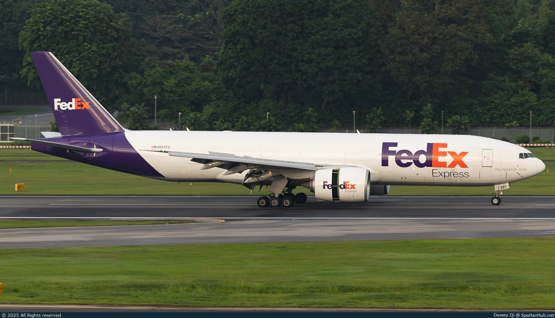 Photo of N887FD - Boeing 777-FS2 operated by FedEx