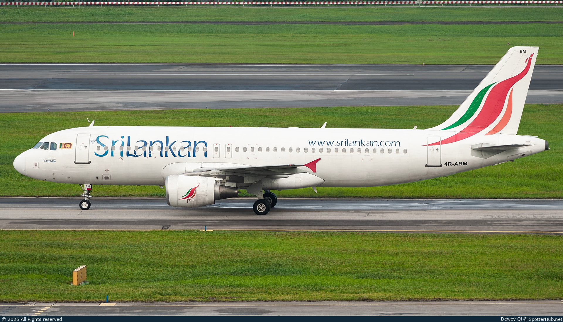 Photo of 4R-ABM - Airbus A320-214 operated by SriLankan Airlines