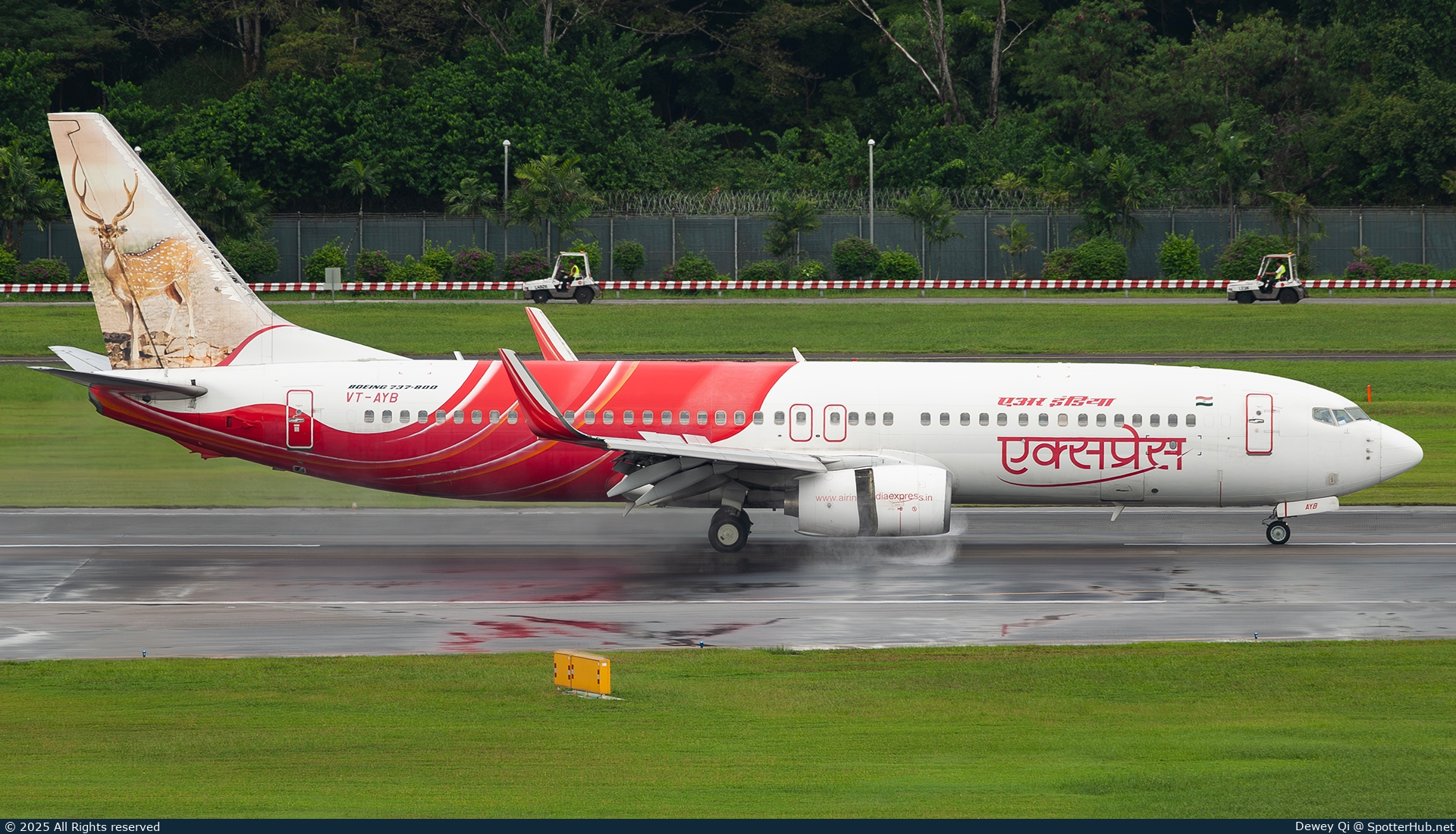 Photo of VT-AYB - Boeing 737-8HG operated by Air India Express