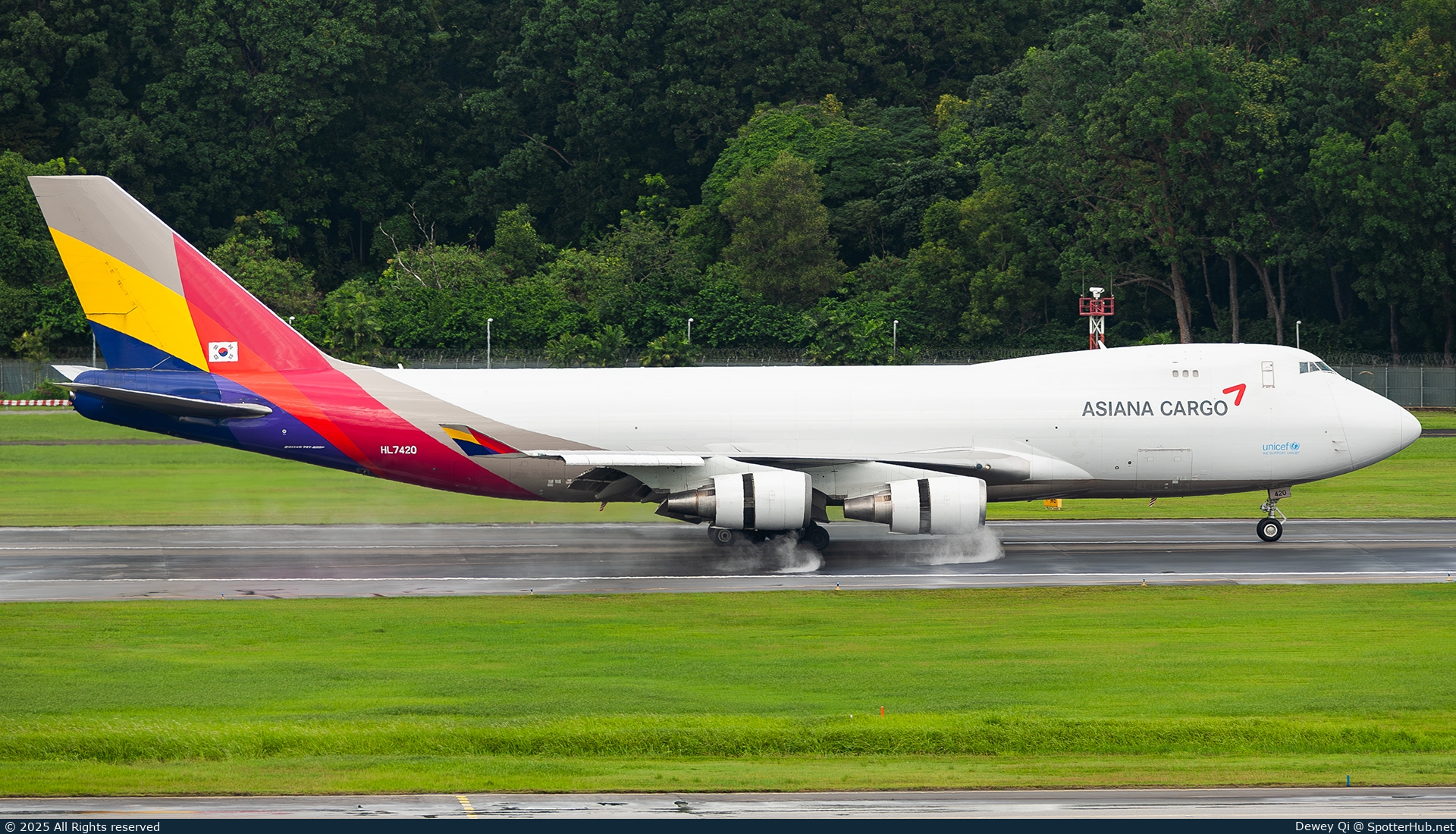 Photo of HL7420 - Boeing 747-48EF operated by Asiana Cargo