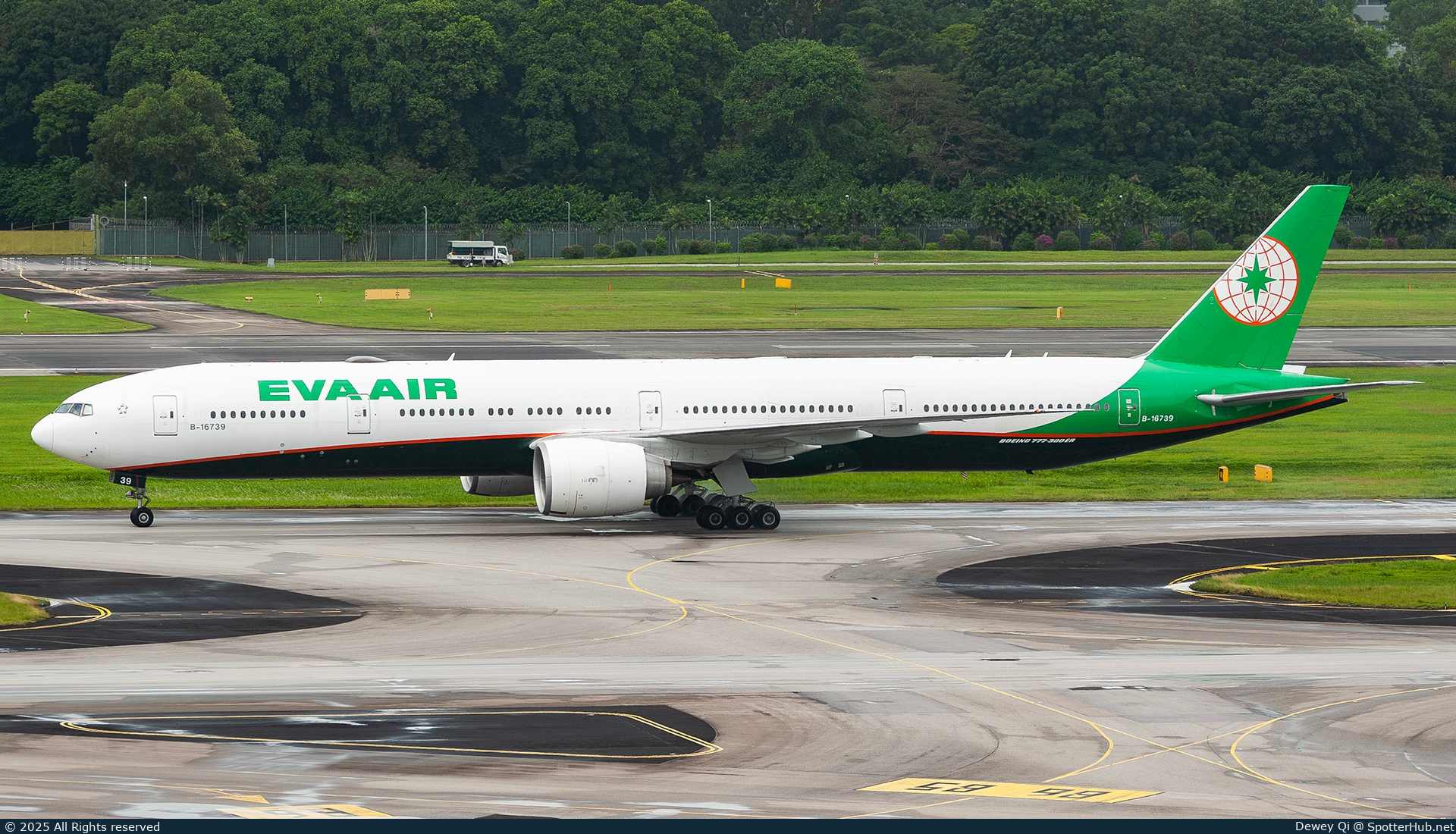 Photo of B-16739 - Boeing 777-35E(ER) operated by EVA Air