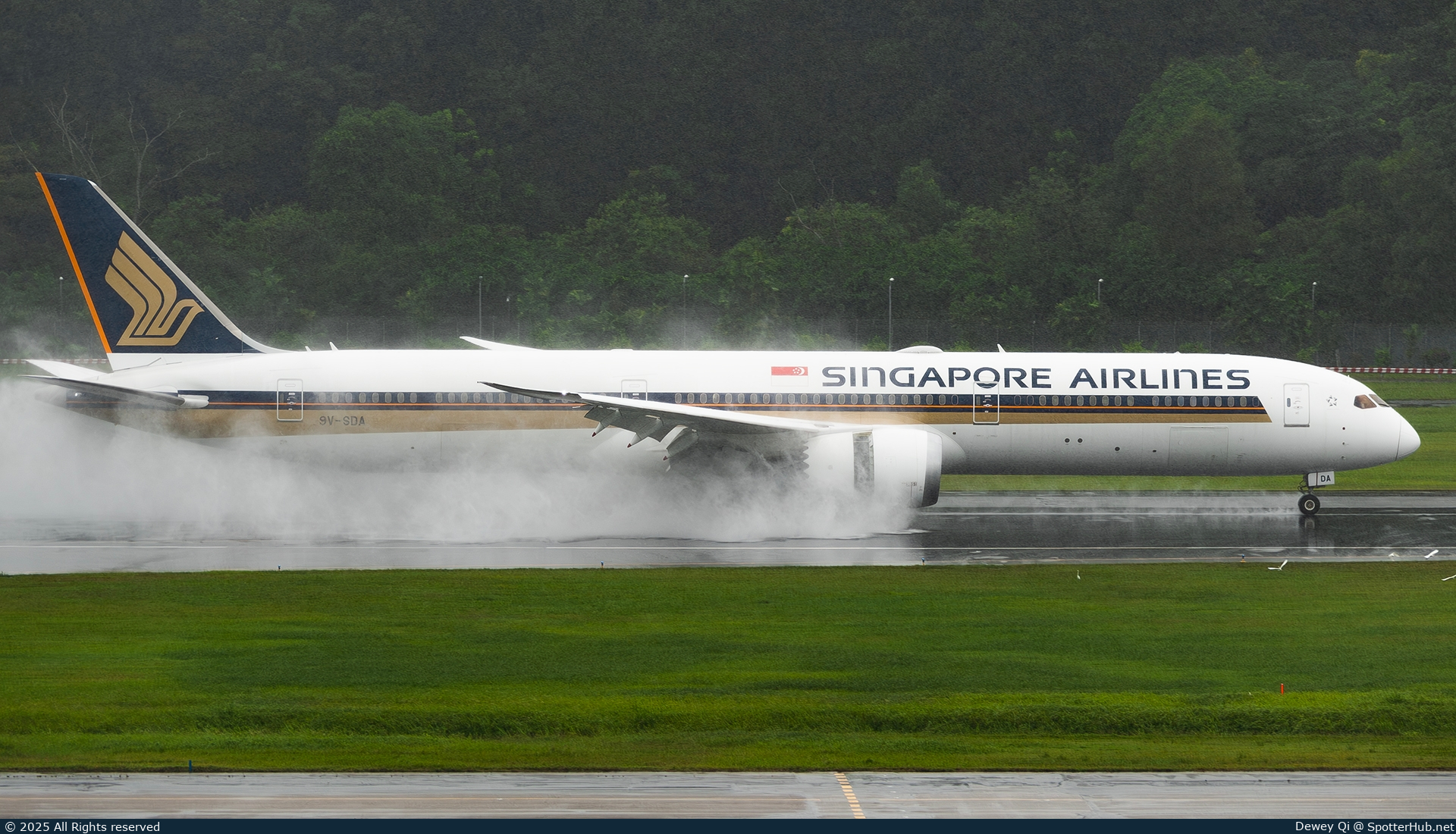 Photo of 9V-SDA - Boeing 787-10 Dreamliner operated by Singapore Airlines