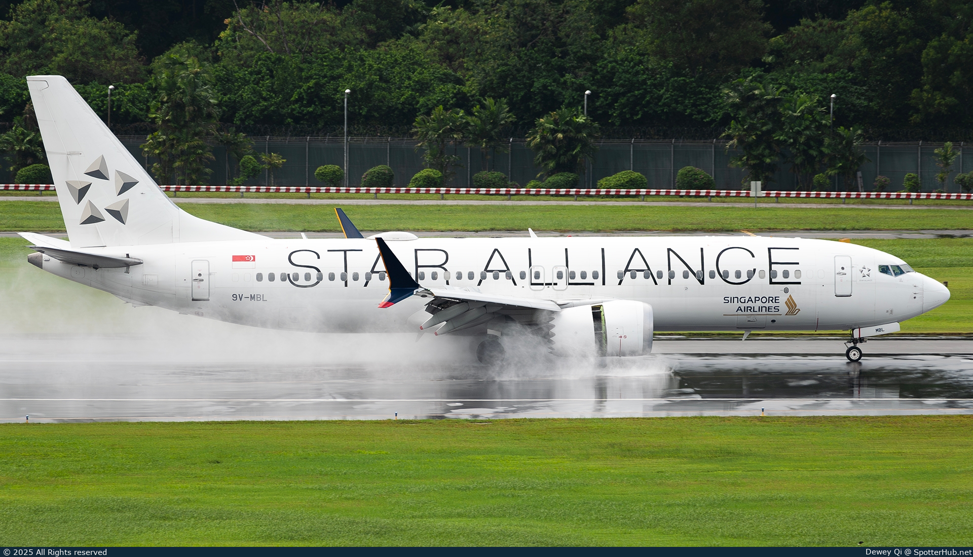 Photo of 9V-MBL - Boeing 737 MAX 8 operated by Singapore Airlines