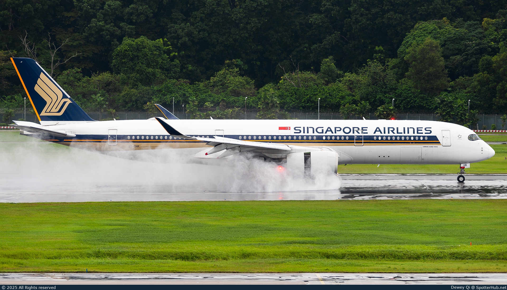 Photo of 9V-SHK - Airbus A350-941 operated by Singapore Airlines