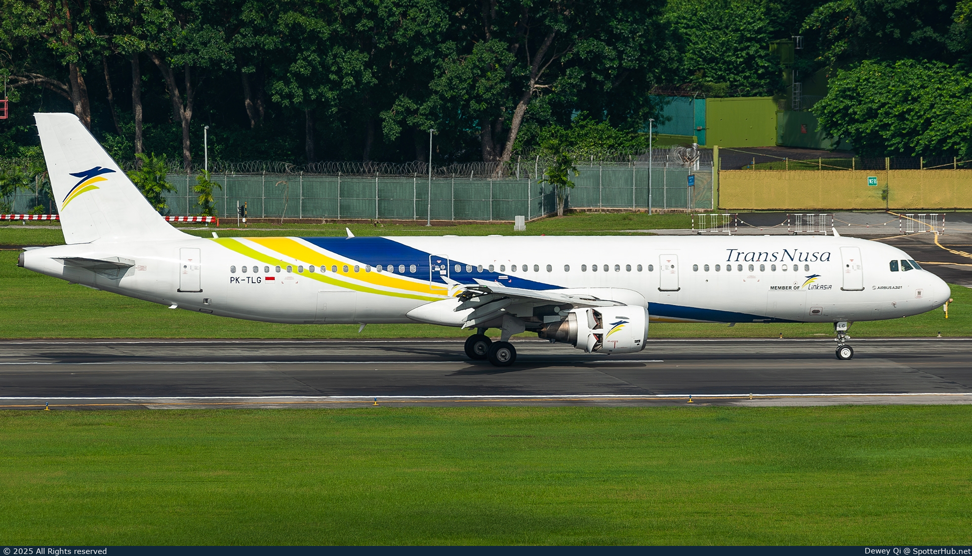 Photo of PK-TLG - Airbus A321-211 operated by TransNusa
