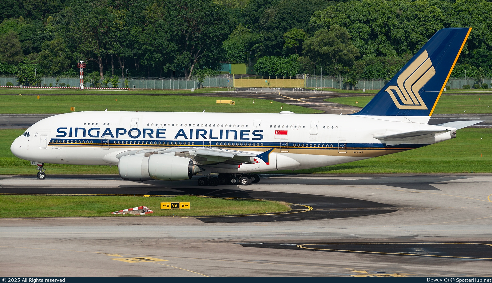 Photo of 9V-SKZ - Airbus A380-841 operated by Singapore Airlines