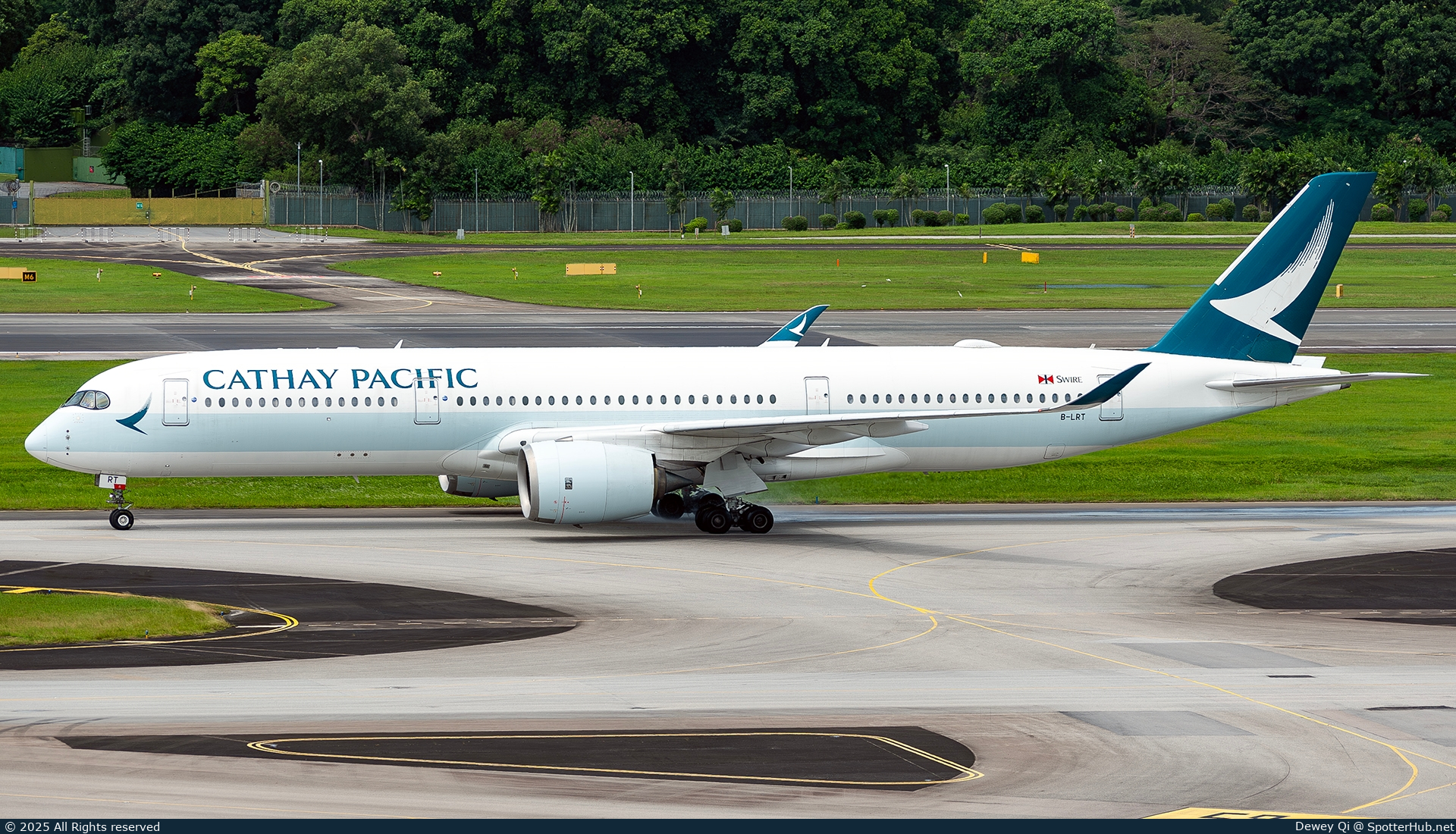 Photo of B-LRT - Airbus A350-941 operated by Cathay Pacific Airways