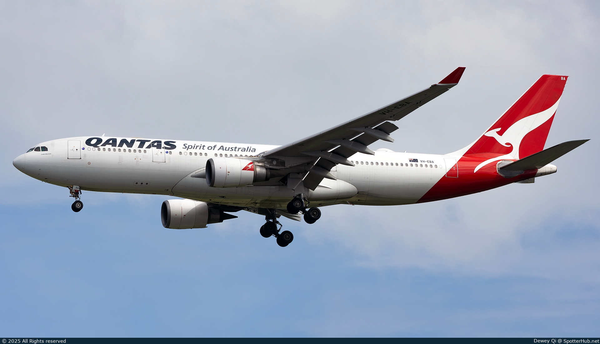 Photo of VH-EBA - Airbus A330-202 operated by Qantas