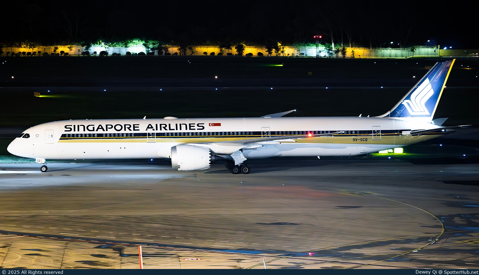 Photo of 9V-SCQ - Boeing 787-10 Dreamliner operated by Singapore Airlines