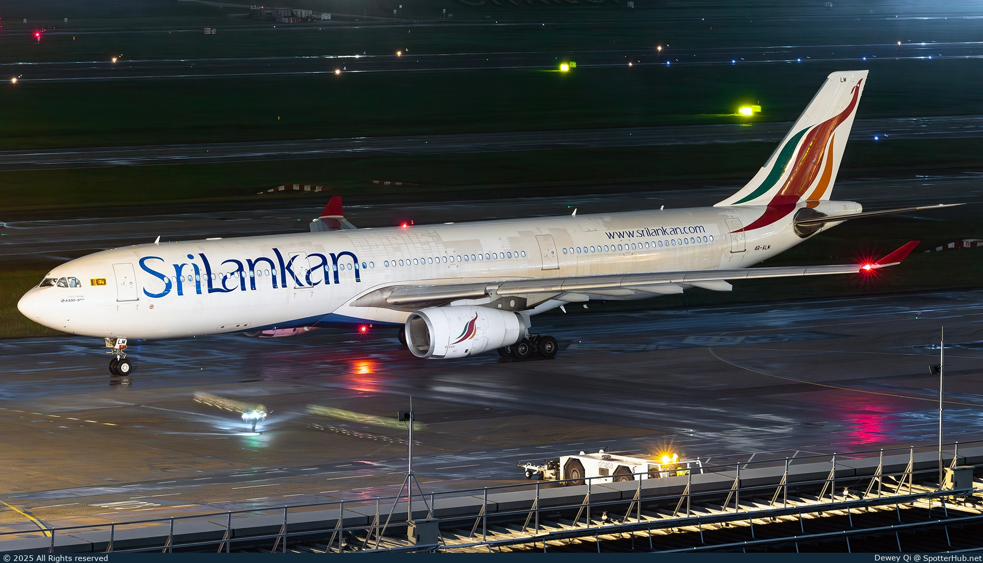 Photo of 4R-ALM - Airbus A330-343 operated by SriLankan Airlines