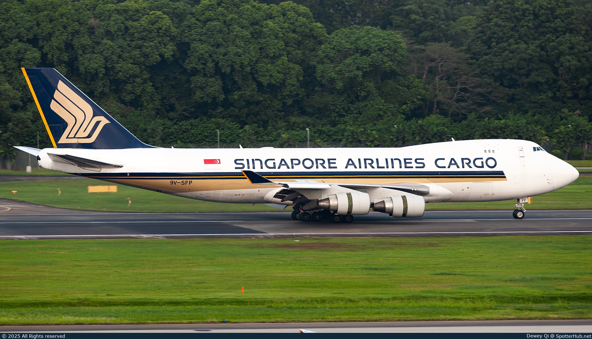 Photo of 9V-SFP - Boeing 747-412F operated by Singapore Airlines Cargo