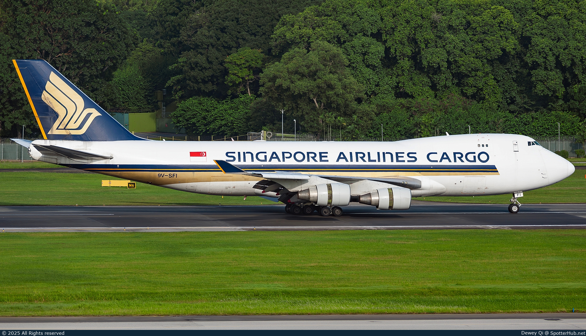 Photo of 9V-SFI - Boeing 747-412F operated by Singapore Airlines Cargo