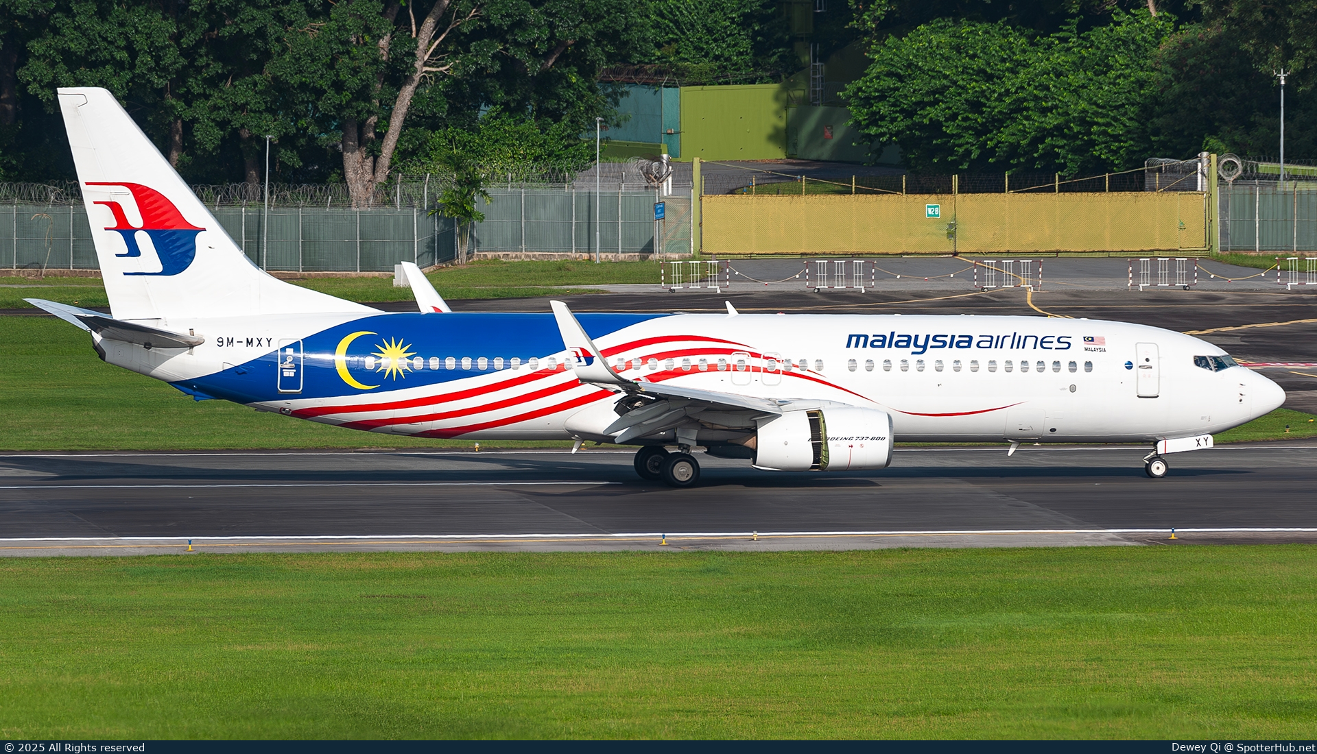 Photo of 9M-MXY - Boeing 737-8H6 operated by Malaysia Airlines