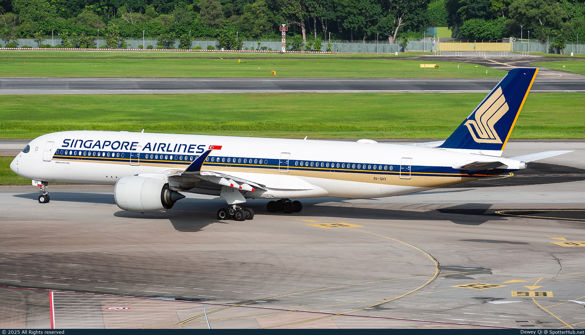 Photo of 9V-SHY - Airbus A350-941 operated by Singapore Airlines