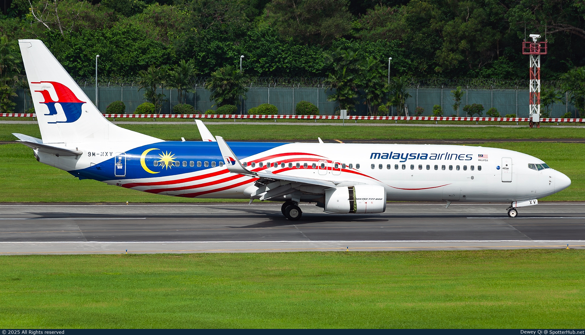 Photo of 9M-MXV - Boeing 737-8H6 operated by Malaysia Airlines