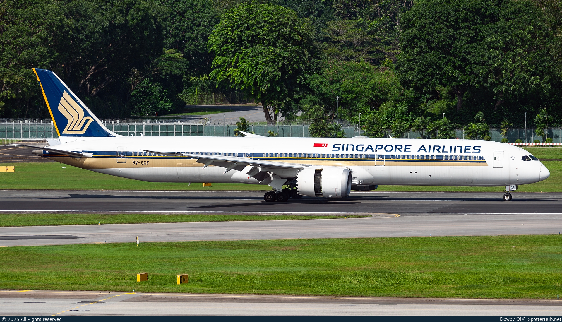 Photo of 9V-SCF - Boeing 787-10 Dreamliner operated by Singapore Airlines