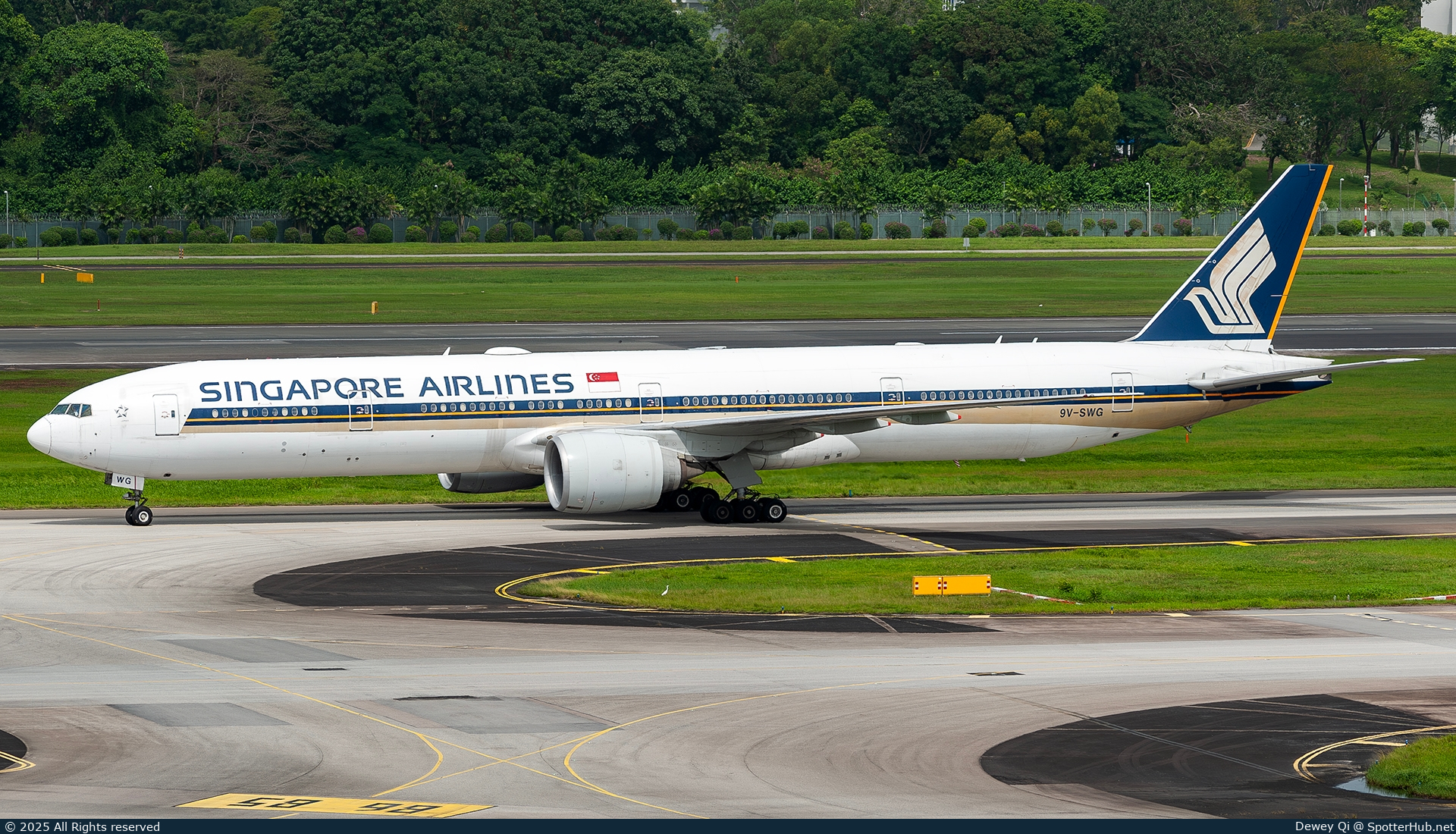 Photo of 9V-SWG - Boeing 777-312(ER) operated by Singapore Airlines
