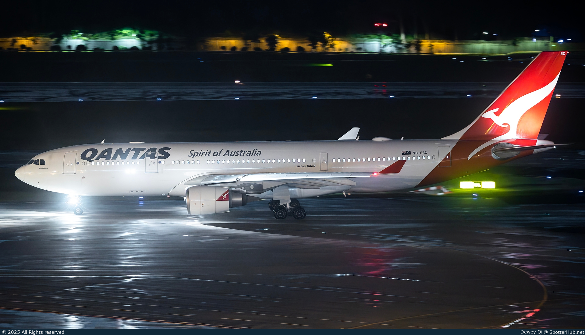 Photo of VH-EBC - Airbus A330-202 operated by Qantas