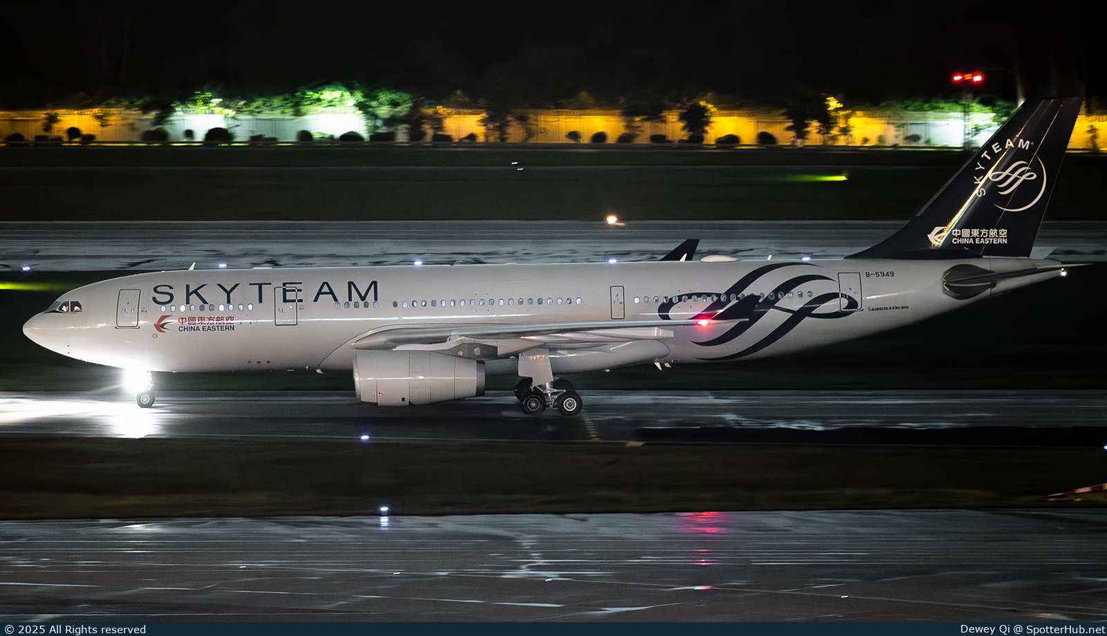 Photo of B-5949 - Airbus A330-243 operated by China Eastern Airlines