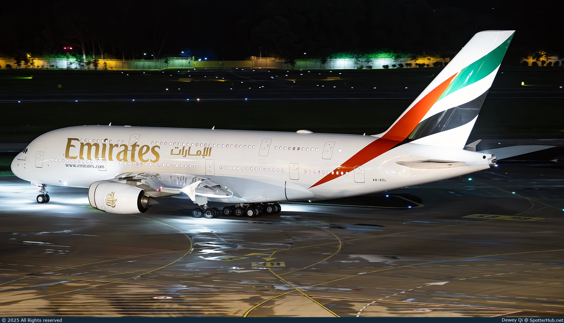 Photo of A6-EEL - Airbus A380-861 operated by Emirates