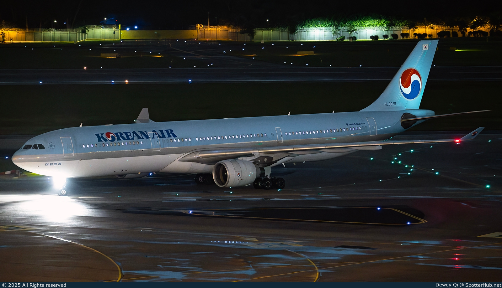 Photo of HL8025 - Airbus A330-323 operated by Korean Air