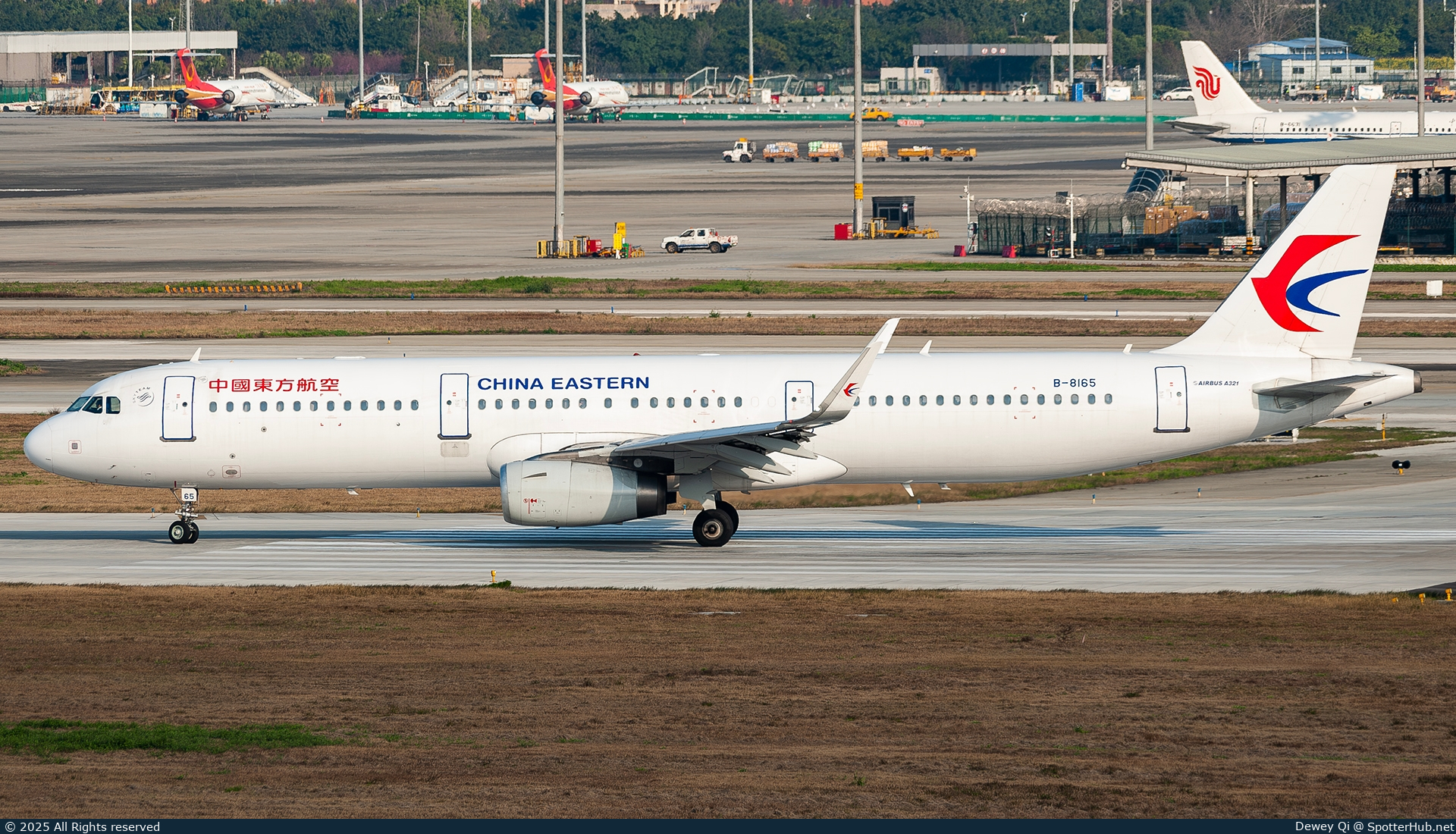 Photo of B-8165 - Airbus A321-231 operated by China Eastern Airlines