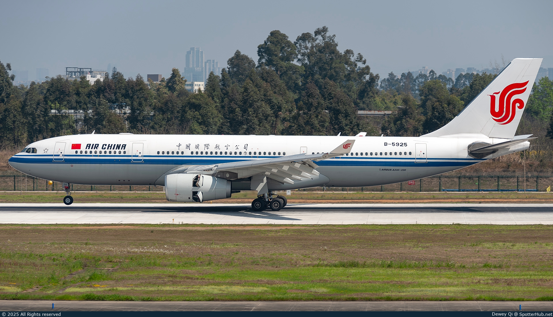 Photo of B-5925 - Airbus A330-243 operated by Air China
