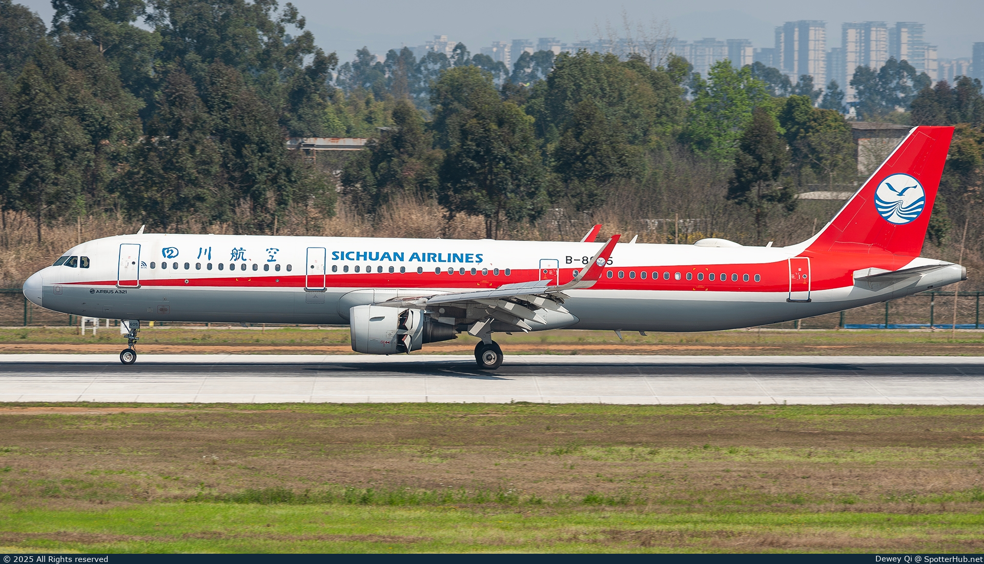 Photo of B-8605 - Airbus A321-211 operated by Sichuan Airlines