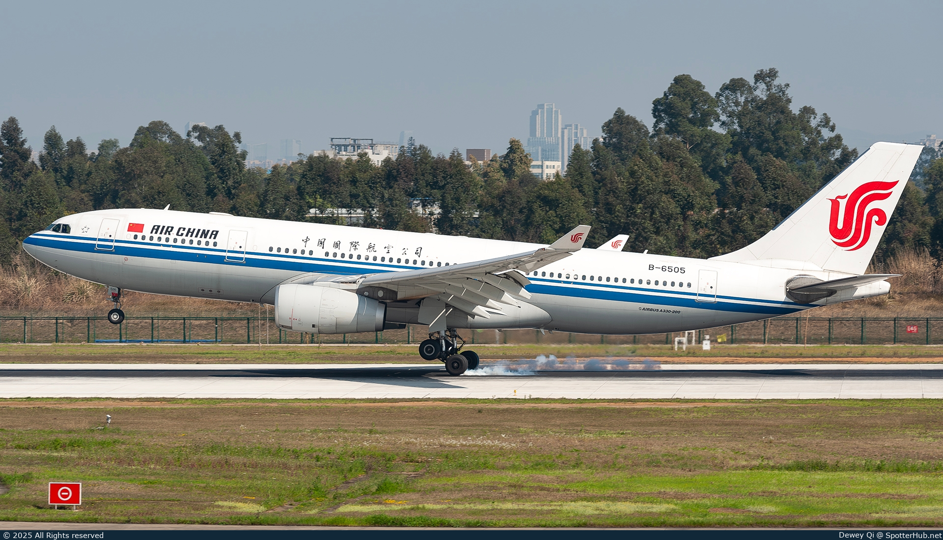 Photo of B-6505 - Airbus A330-243 operated by Air China