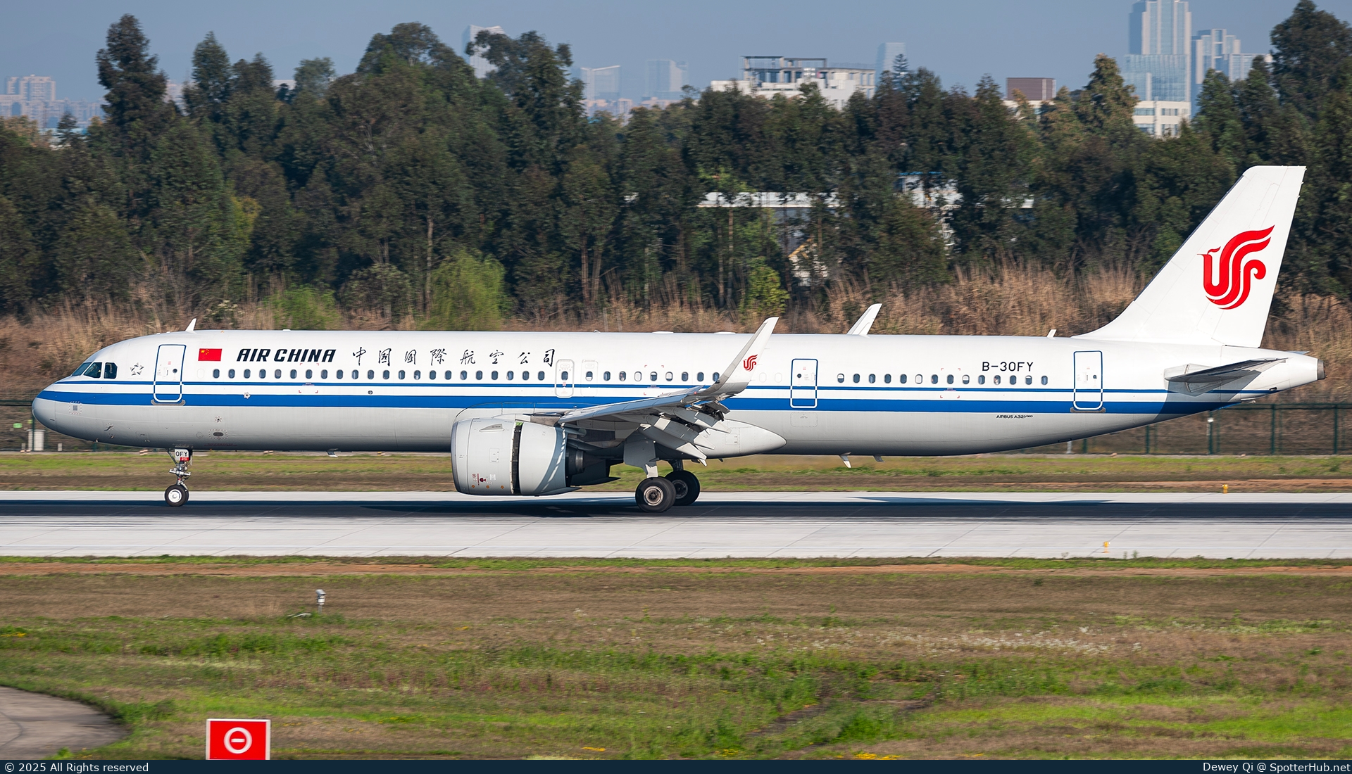 Photo of B-30FY - Airbus A321-272NX operated by Air China