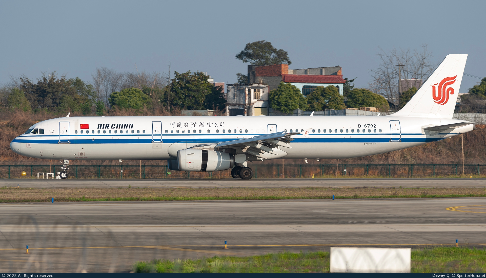Photo of B-6792 - Airbus A321-232 operated by Air China