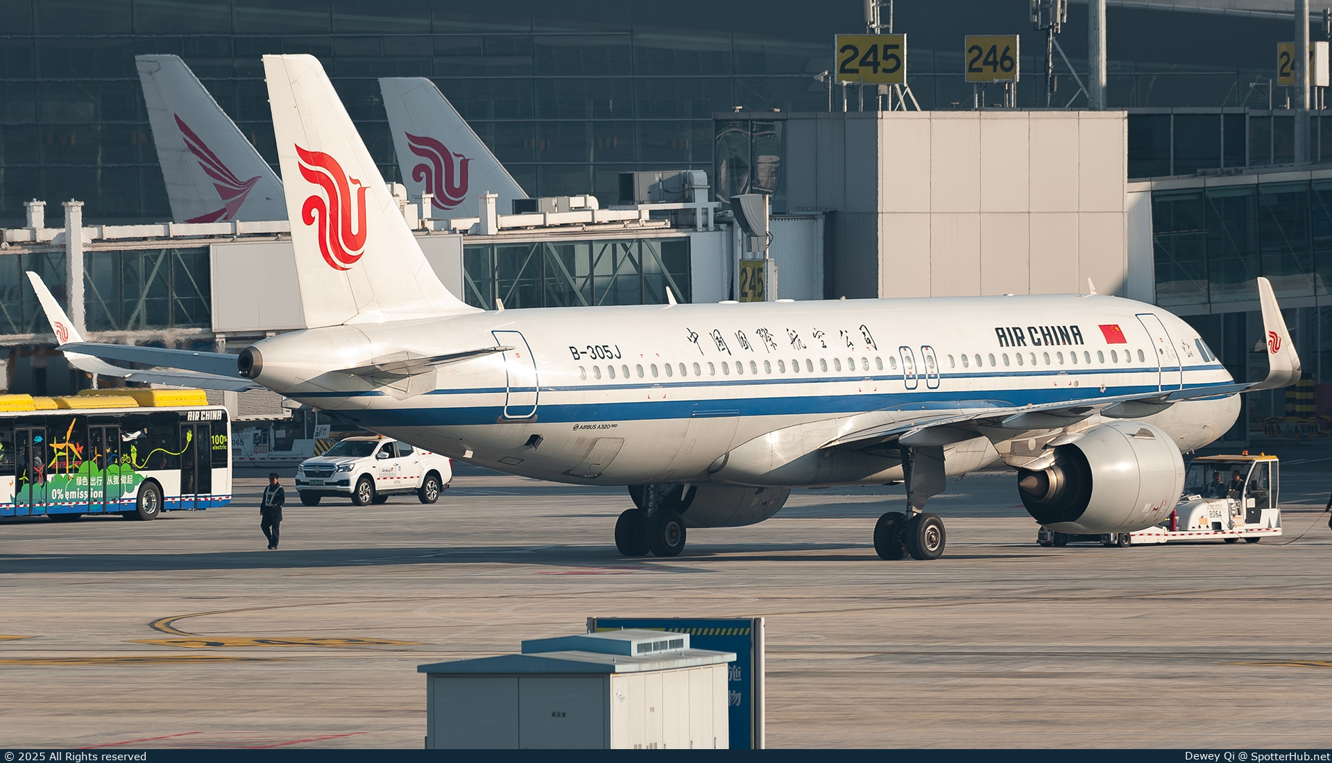 Photo of B-305J - Airbus A320-271N operated by Air China