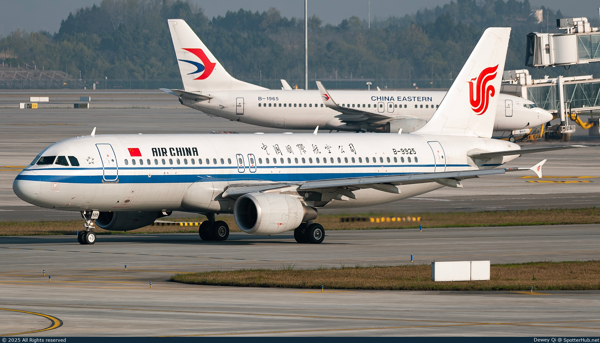 Photo of B-9925 - Airbus A320-214 operated by Air China