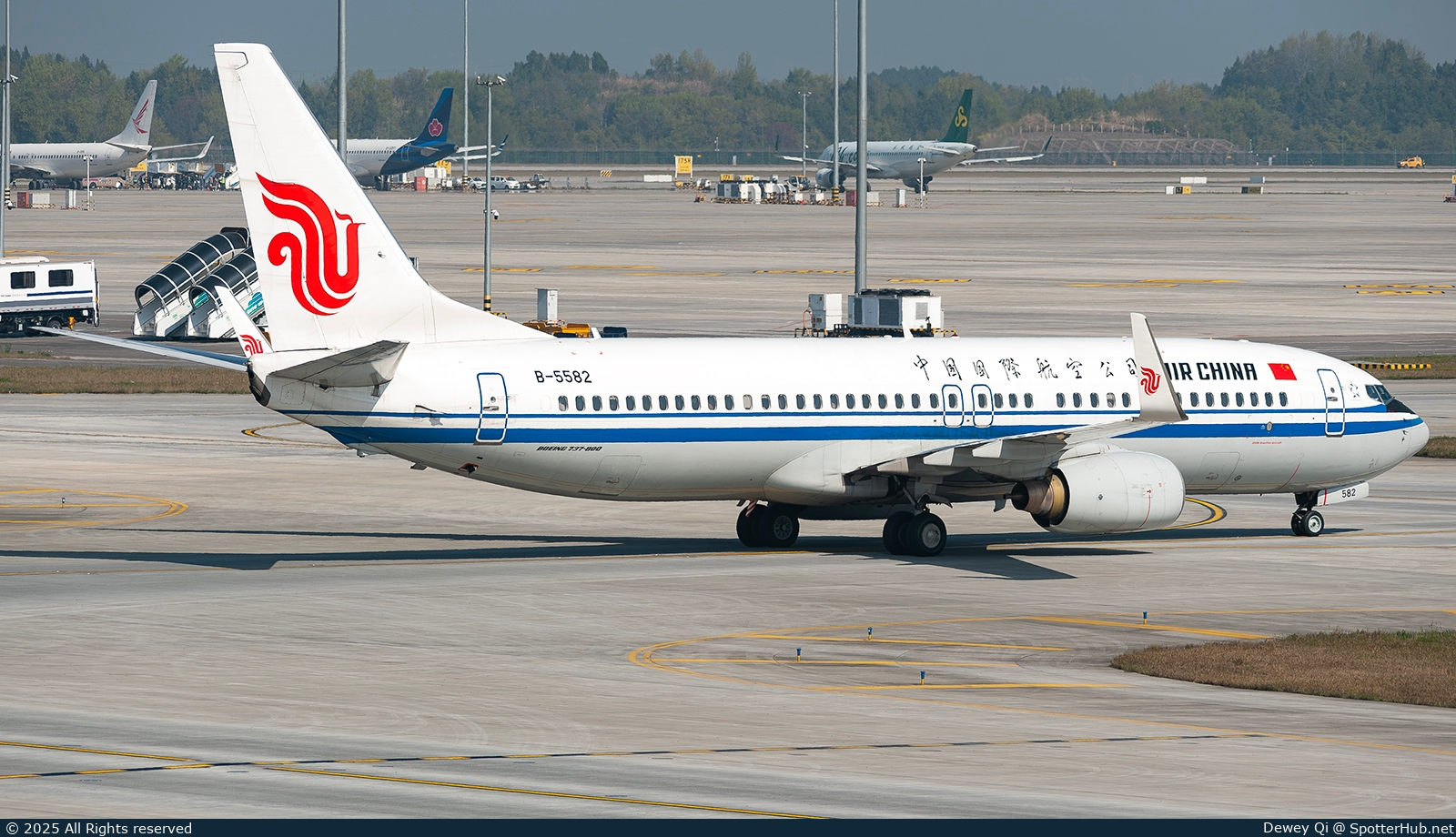 Photo of B-5582 - Boeing 737-89L operated by Air China